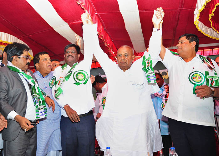 ಜನರ ತೆರಿಗೆ ಹಣದಲ್ಲಿ ರಾಜ್ಯ ಪ್ರವಾಸ ಮಾಡುವವರಿಗೆ ಜನಪರ ಕಾಳಜಿ ಇದೆಯೇ : ದೇವೇಗೌಡ ಪ್ರಶ್ನೆ